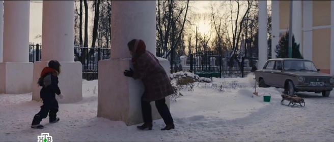 А это двор дома по адресу Волжская набережная, 25/2 | Источник: кадр из сериала «Душегубы» (18+), реж. Алексей Быстрицкий, Максим Кубринский, НТВ, 2025 год
