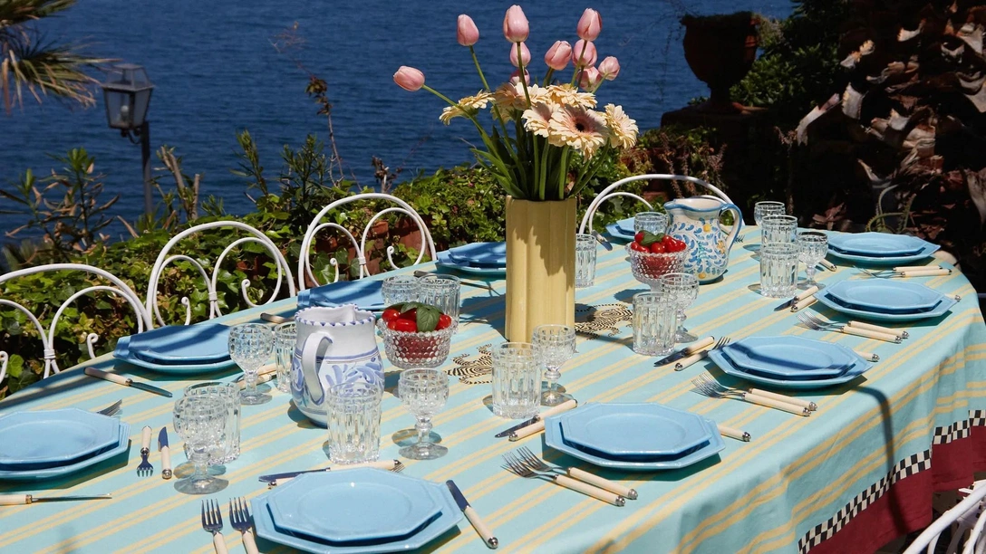 Скатерть Tiger Light Blue от Lisa Corti для The Socialite Family | Источник: Lisa Corti