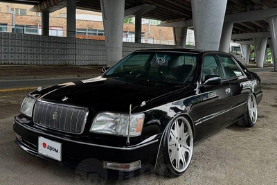 Queen of the Roads: 46-year-old Toyota Crown up for Sale in Vladivostok