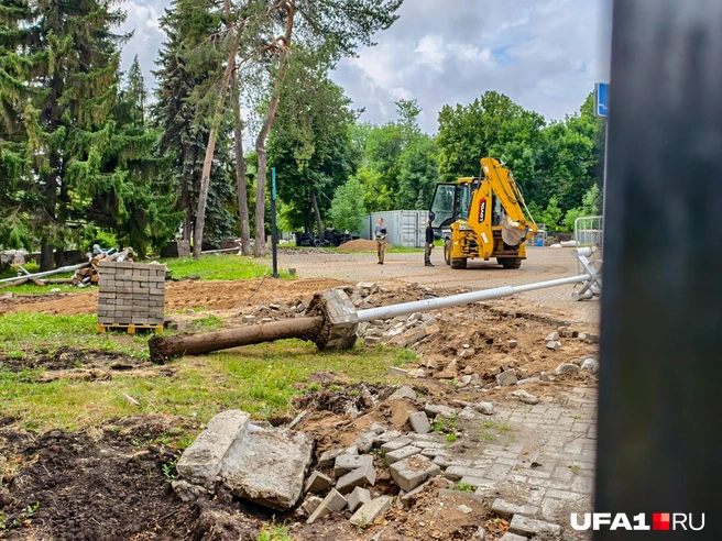 Все перерыто, старые кирпичи и бетон | Источник: Булат Салихов / UFA1.RU