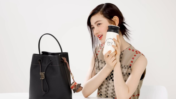 На дне сумки: без чего не выходят из дома k-pop айдолы?