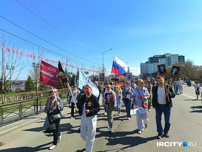 Участники «Бессмертного полка». Шествие колонны в этом году длилось около 15 минут | Источник: «ИрСити»