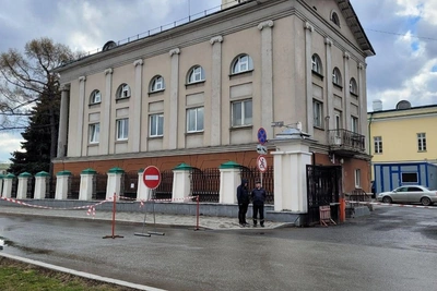 В центре Екатеринбурга перекрыли дорогу из-за визита чиновников