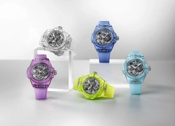 Сыну — лайм, маме — розовый, папе — бирюза под глаза: Hublot представил часовой сет 5 в 1