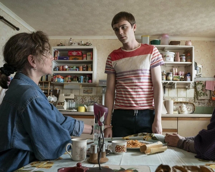 Кадр из сериала «Получеловек»