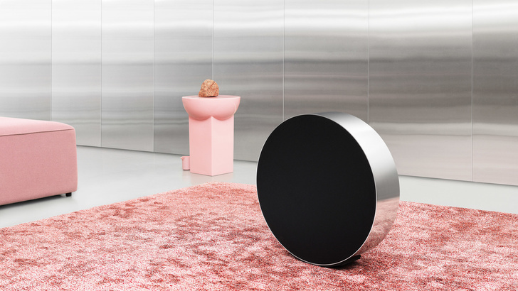 Michael Anastassiades designs Bang & Olufsen speaker you adjust by rolling (фото 0)