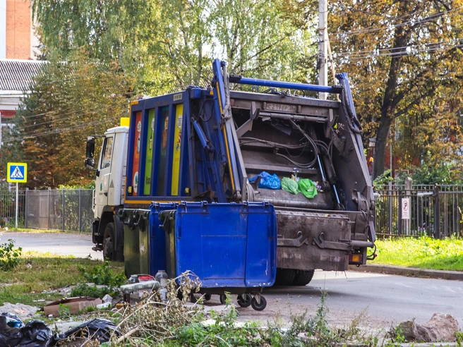 В Ростове плата за вывоз мусора начисляется по числу жителей, а не по площади квартиры | Источник: Кирилл Поверинов / 76.RU