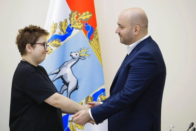 В августе 2024 года состоялась первая встреча Вячеслава Федорищева с Анной Федермессер, на которой обсуждались планы совместной работы | Источник: пресс-служба правительства Самарской области