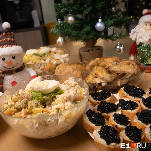 Всего получилось пять тарелок еды | Источник: Владислав Лоншаков / E1.RU