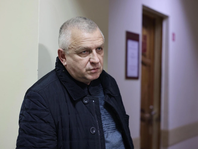 Адвокат Альберт Кармазиновский представляет интересы Виталия Кошелева в суде. | Источник: Алексей Волхонский / V1.RU