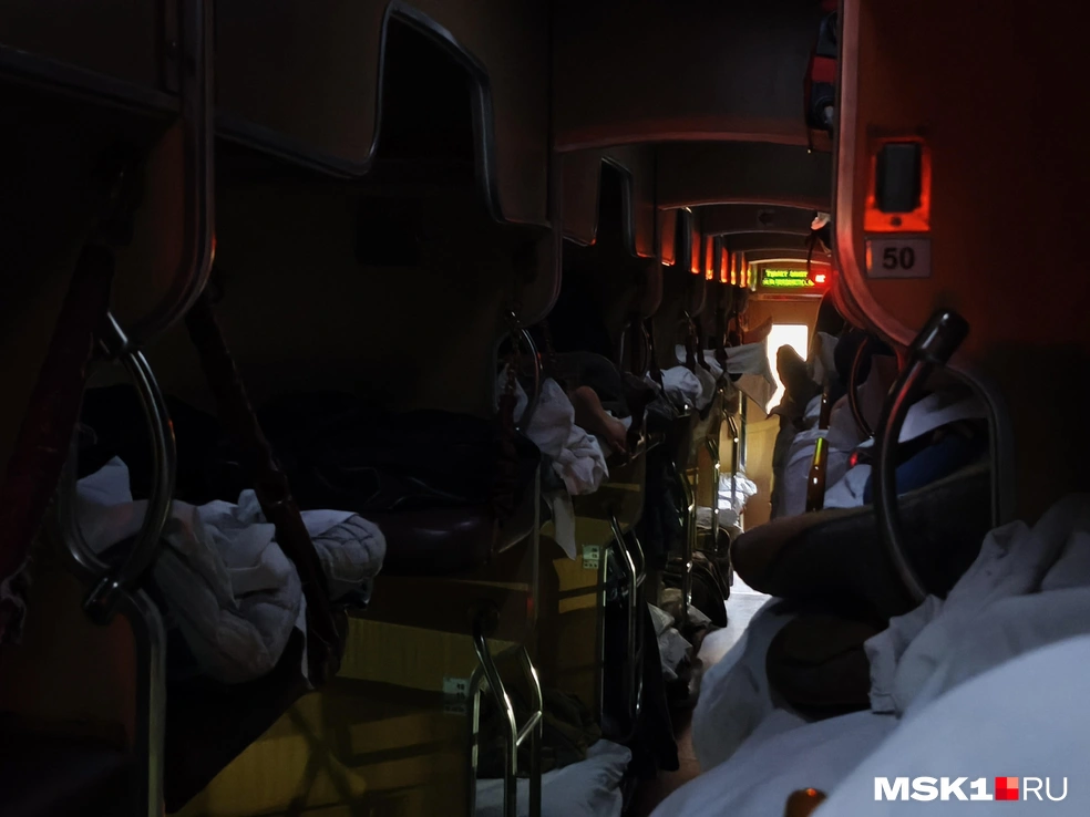 Обстановка в ночном белорусском поезде | Источник: Михаил Мечев / MSK1.RU