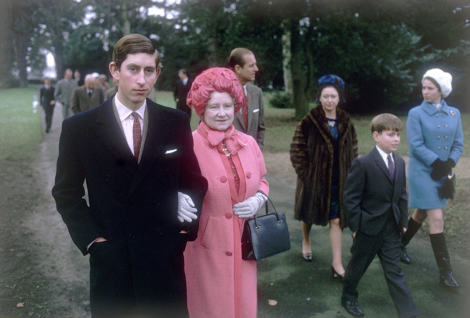 Елизавета с любимым внуком Чальзом (1969 г.)