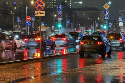 Движение в Москве парализовано из-за пробок в 10 баллов