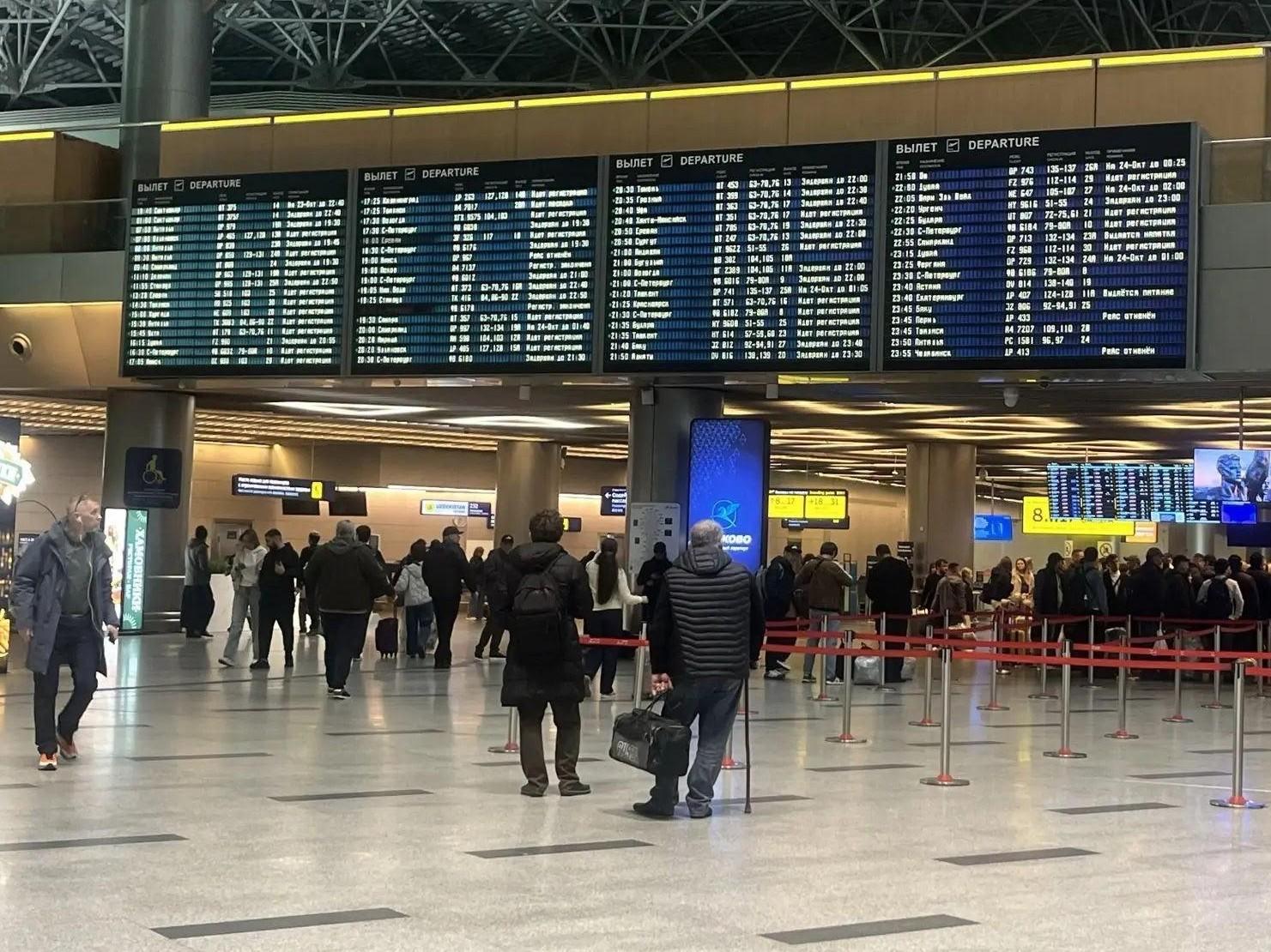 Восемь московских рейсов отменили в аэропорту Челябинска