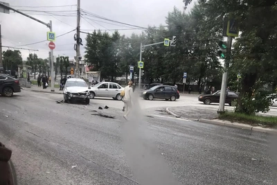 В Екатеринбурге легковушка врезалась в скорую помощь
