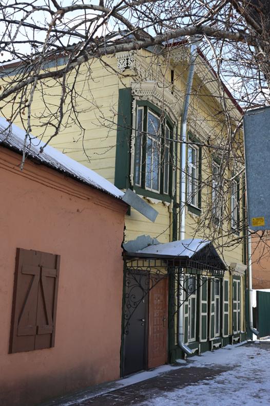 А так в 1970-х выглядел косметически обновленный доходный дом Мисурхановой, о котором мы рассказывали в одном из выпусков «Исчезающего Иркутска» | Источник: Ксения Филимонова / «ИрСити»