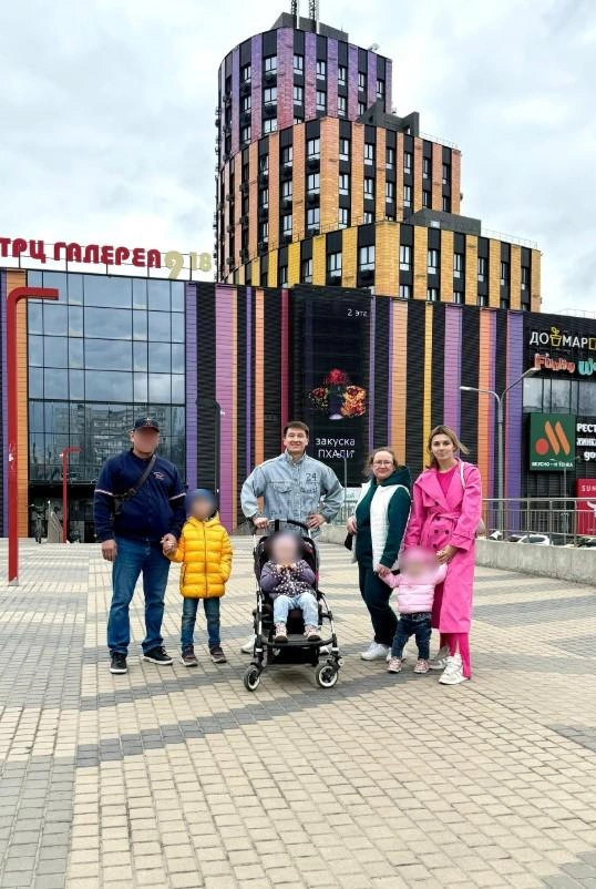 Замглавы управы вместе с семьей | Источник: Светлана Сакибова / vk.com
