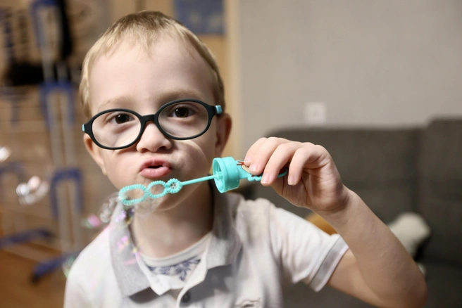 Мальчик дарит окружающим невероятную энергетику! | Источник: Наталья Лапцевич