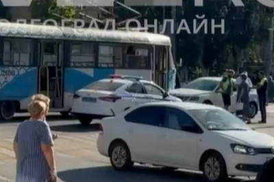 Трамваи встали у центра Волгограда