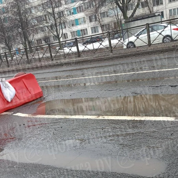 В Купчино на Софийской улице провалился асфальт | Источник: читатель «Фонтанки»