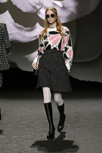 Осень-зима 2023/24 в стиле Chanel: повторяем трендовые образы с модного показа