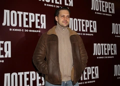 Бикович пропустил премьеру «Алисы в Стране Чудес» ради сына, муж Пинчук рассказал об алиментах: соцсети звезд