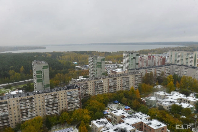 МЖК, а за Каменными палатками Шарташ.
