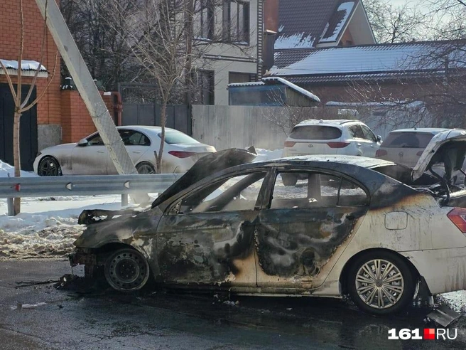Автомобиль почти полностью сгорел | Источник: читатель 161.RU