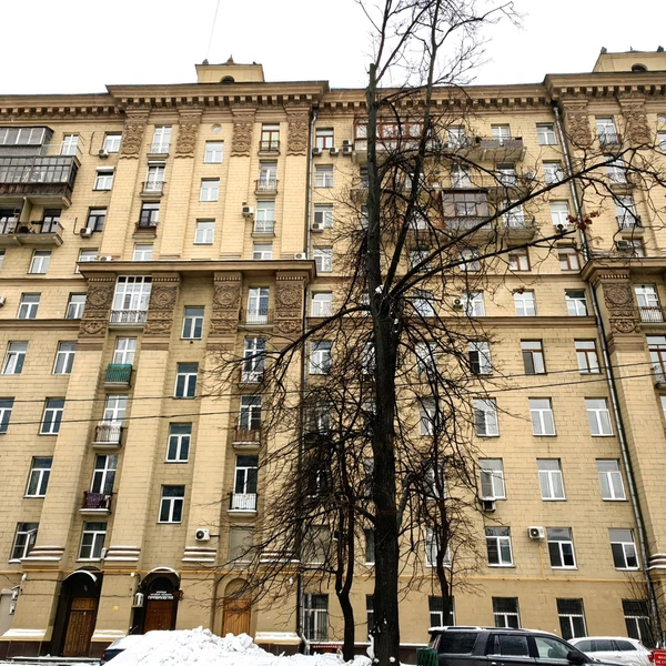 Дом на Кутузовском проспекте, 30 — он тоже стоит на бывшем кладбище | Источник: Ольга Ключко / MSK1.RU