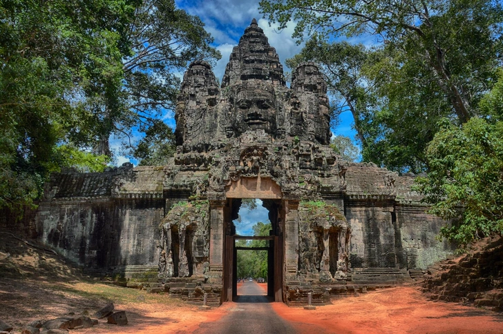 Восточные ворота храмового комплекса Ангкор, Камбоджа | Источник: allPhoto Bangkok / Unsplash