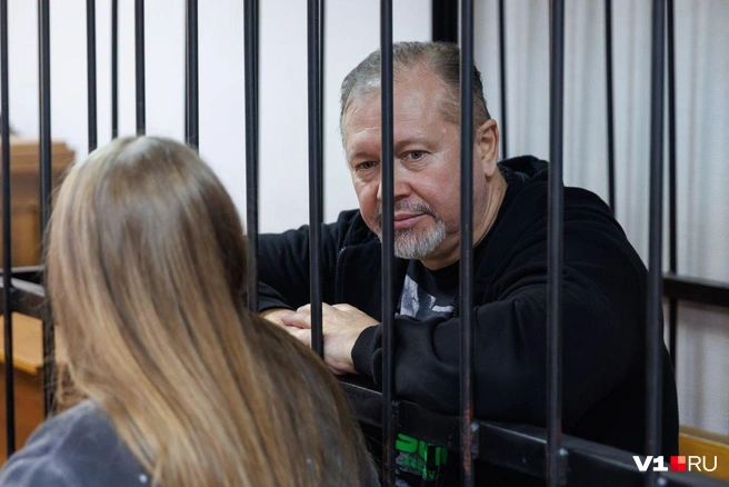 Алексей Зверев был доставлен в зал суда из следственного изолятора | Источник: Алексей Волхонский / V1.RU