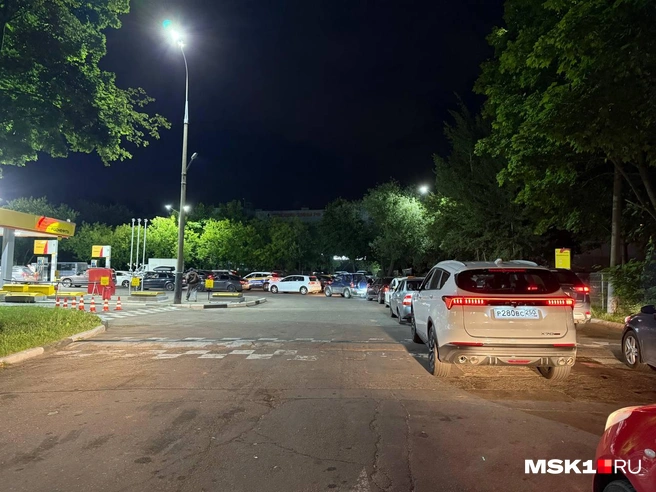 Очередь на первой АЗС | Источник: Иветта Авраамова / MSK1.RU