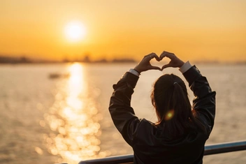 Приближение лета, новый сезон сериала и любимый питомец: что заставляет людей жить дальше?