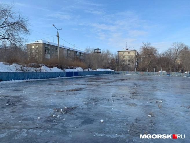 По мнению властей, 15 хоккейных коробок отжили свой век | Источник: Анна Лялькова