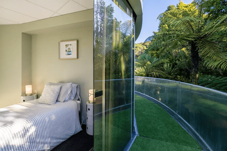 «К лесу задом»: 8 фото стеклянного дома, который умеет вращаться на 360 °