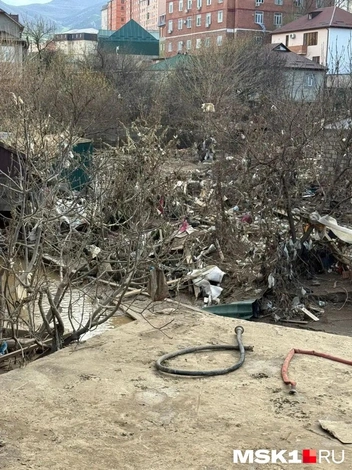 Потоки воды вымыли из домов оставленные в них вещи | Источник: Иветта Авраамова / MSK1.RU