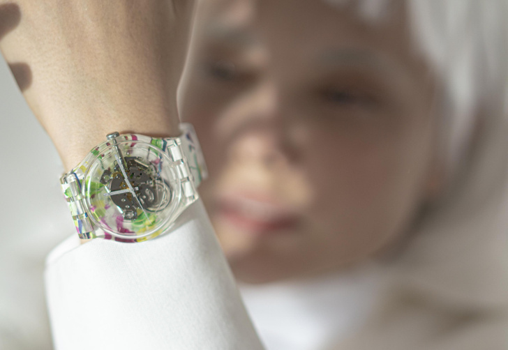 Новая российская коллаборация Swatch x YOU: часы с креативом художницы Эллен Шейдлин