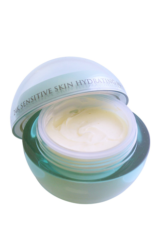 Увлажняющий крем для чувствительной кожи, 24K Sensitive Skin Moistrizer, Orogold Cosmetics. Деликатный крем создан специально для очень чувствительной кожи. Содержит в составе 24-х каратное золото.