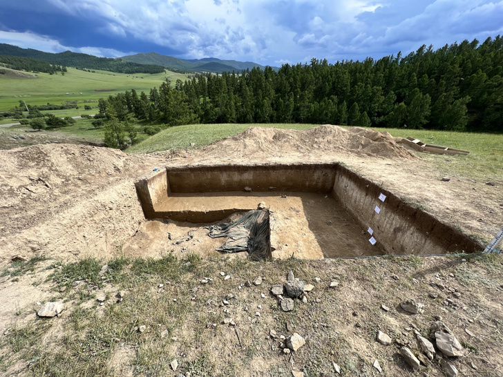 Самый древний в Евразии: в Монголии нашли графитовый фаллос возрастом 42 тысячи лет