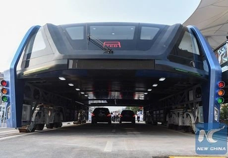 В Китае испытали первый автобус-портал | ya62.ru