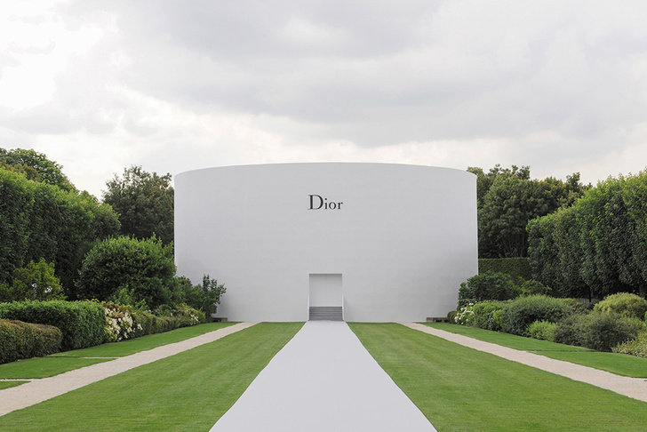 Показ коллекции Dior в Париже