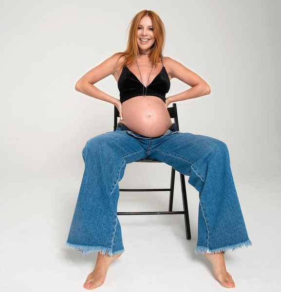 «Что за менталитет у нас?»: беременная Подольская шокирована критикой ее фото с оголенным животом