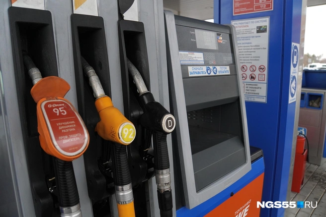 С каждым днем владельцам авто приходится раскошеливаться всё больше и больше | Источник: Евгений Софийчук / NGS55.RU