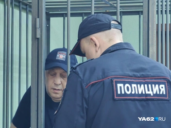 Исаев пришел в суд на костылях | Источник: Кристина Мельникова / YA62.RU