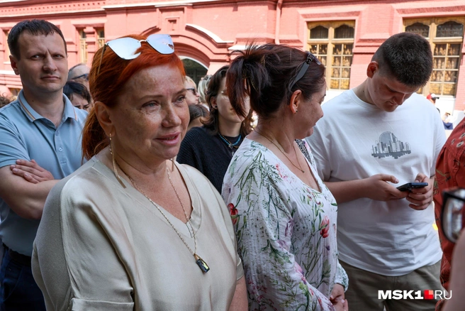 Женщины из Краснодара считают Ленина главной достопримечательностью Москвы | Источник: Артем Устюжанин / MSK1.RU