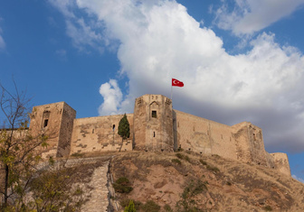Землетрясение в Турции разрушило крепость Газиантеп. Рассказываем, чем известно это место