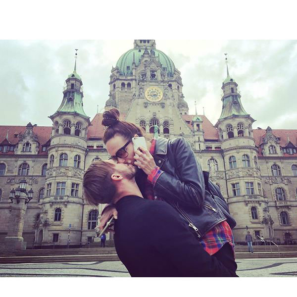 В данный момент влюбленные находятся в Германии, где им удается не только работать, но и наслаждаться романтическими прогулками