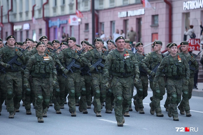 Среди этих военных есть и участники СВО | Источник: Ирина Шарова/ 72.RU