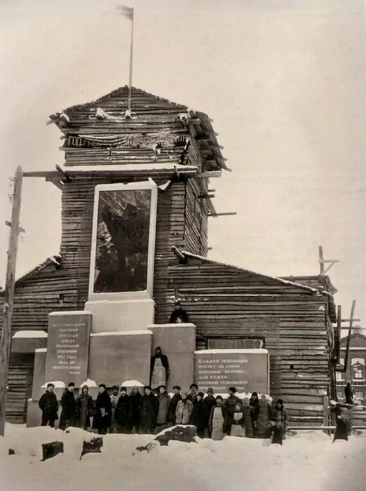 Памятник героям и жертвам революции 1905 года в 1930 году | Источник: Pastvu.com