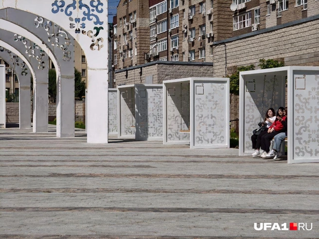 Некоторым уфимцам показалась странной идея качелей возле мечети | Источник: Булат Салихов / UFA1.RU
